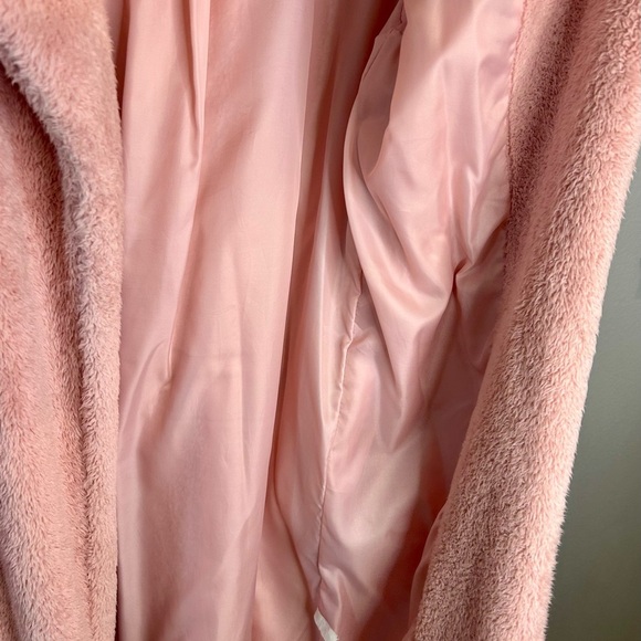 💗Baby Pink Faux Furry Collared Coat w/ Pockets by Angashion Size M💗 - Picture 3 of 14
